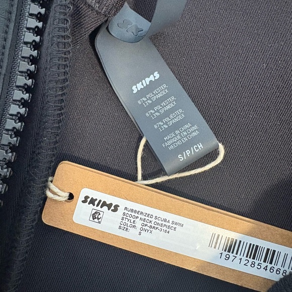 NWT SKIMS Rubberized Scuba Swim Scoop Neck One Piece Size Small - Picture 5 of 5